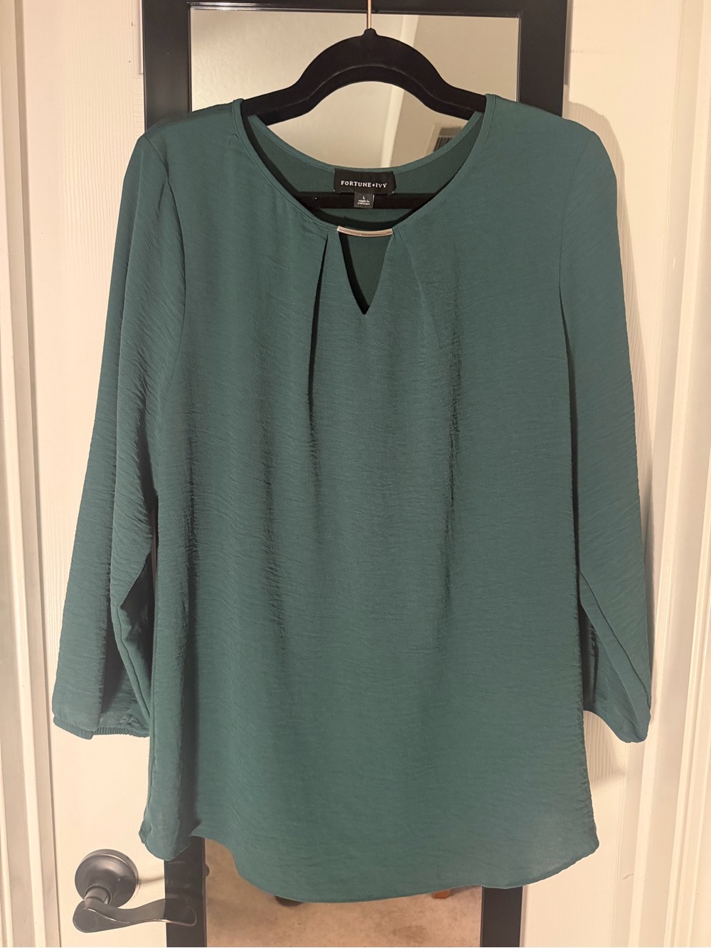 FORTUNE + IVY Estrella Keyhole Blouse Green Size L